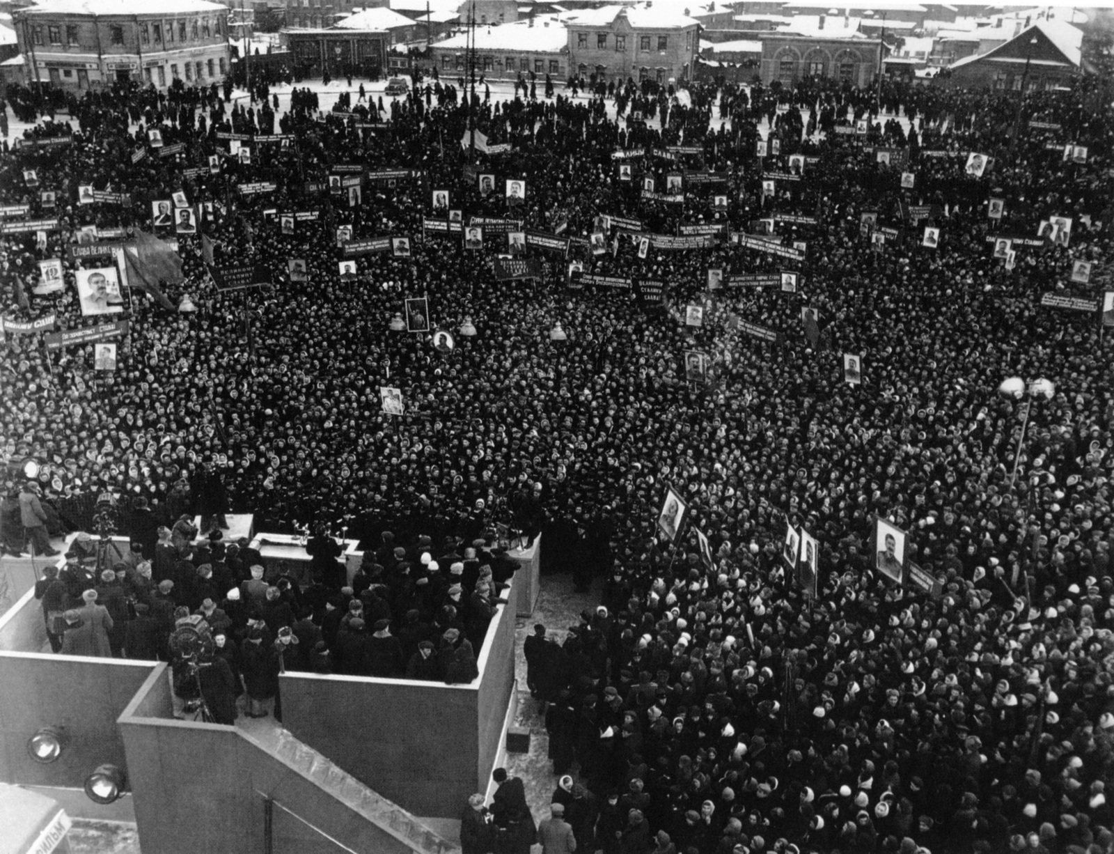 Сколько было на похоронах сталина. Похороны Сталина 1953. 1953 Москва похороны Сталина. Иосиф Сталин 1953 похороны. Смерть Сталина 1953.